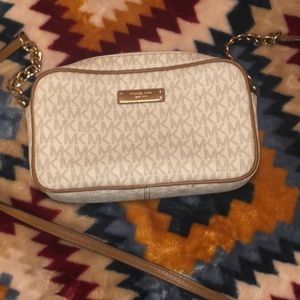 Michael kors crossbody